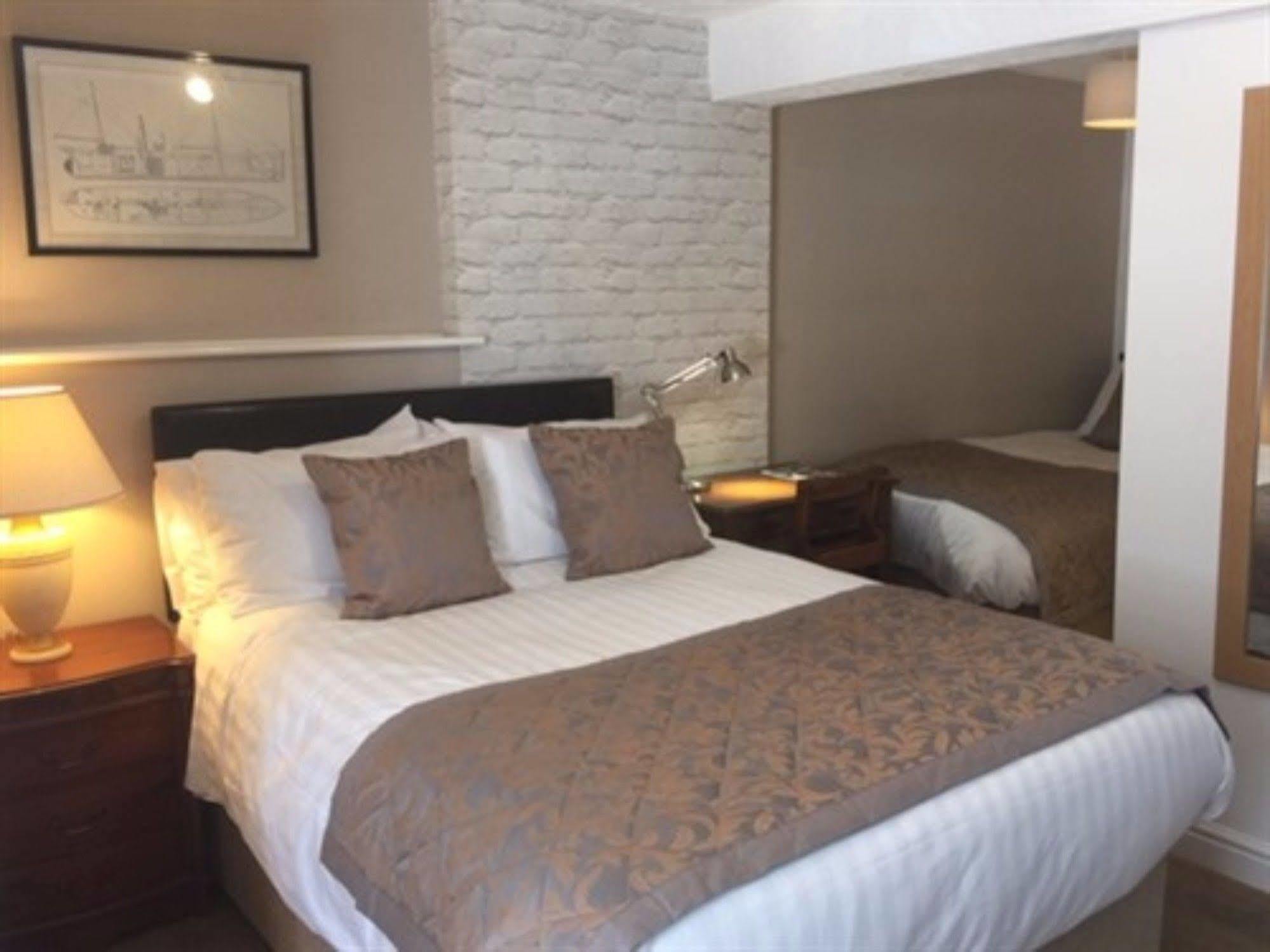 The Swan Inn 낸트위치 외부 사진