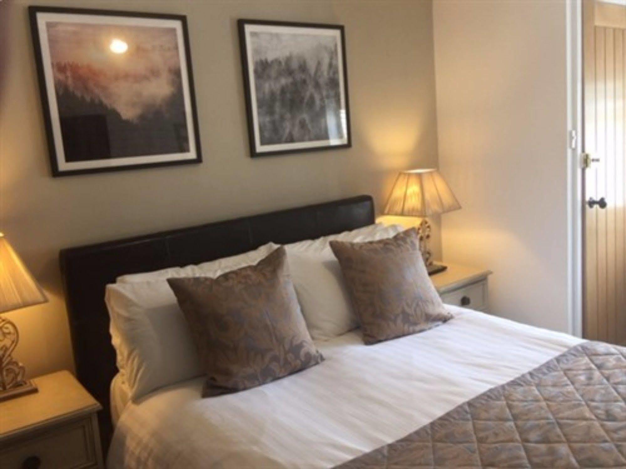 The Swan Inn 낸트위치 외부 사진