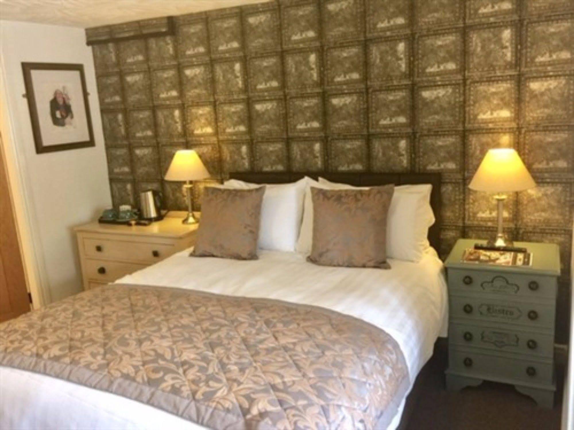 The Swan Inn 낸트위치 외부 사진