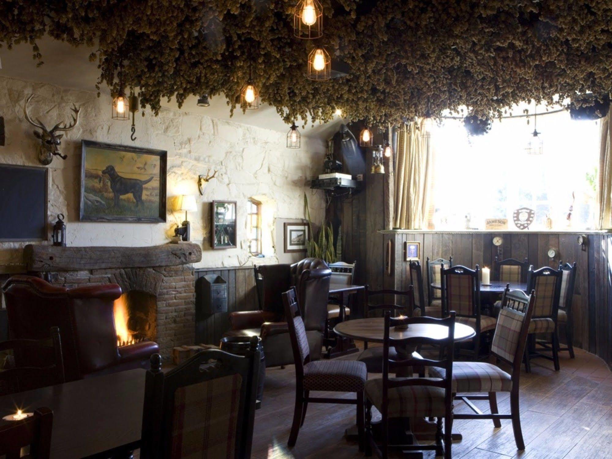 The Swan Inn 낸트위치 외부 사진