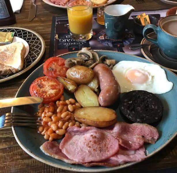 The Swan Inn 낸트위치 외부 사진